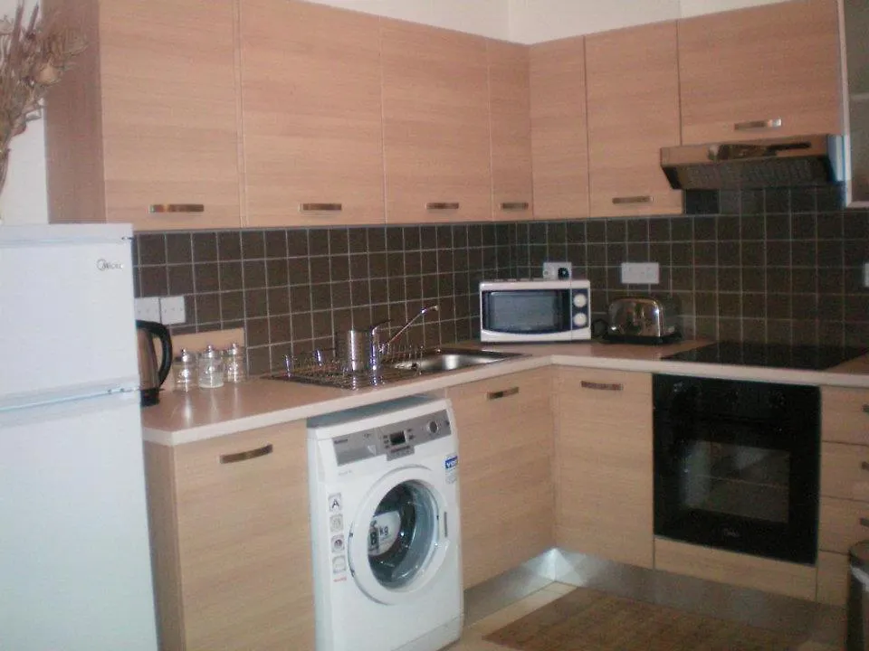 103 Elegant 2 Bed Apartment With Free Wifi, Ac, Pool & Gym! Lárnaca