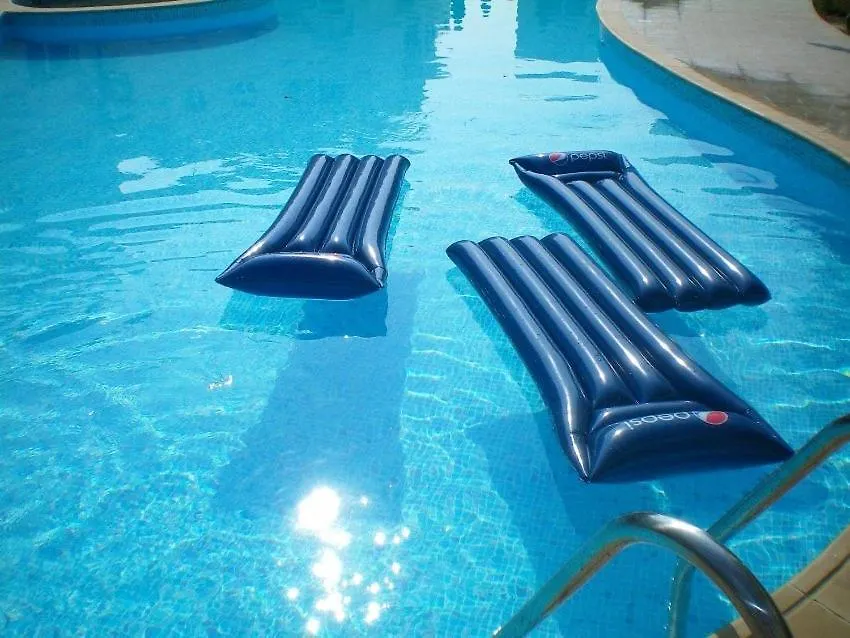 103 Elegant 2 Bed Apartment With Free Wifi, Ac, Pool & Gym! Lárnaca
