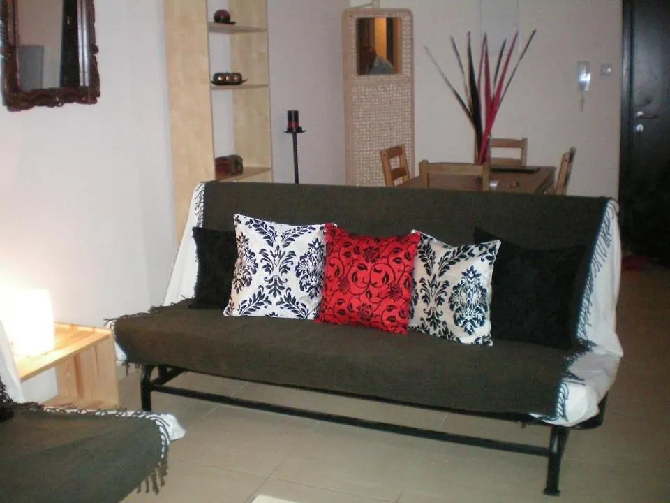 103 Elegant 2 Bed Apartment With Free Wifi, Ac, Pool & Gym! Lárnaca