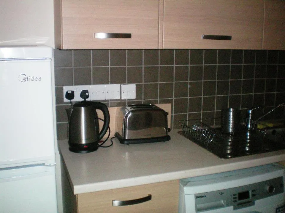 103 Elegant 2 Bed Apartment With Free Wifi, Ac, Pool & Gym! Lárnaca
