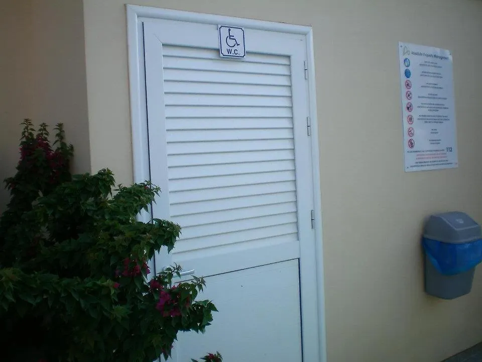 103 Elegant 2 Bed Apartment With Free Wifi, Ac, Pool & Gym! Lárnaca